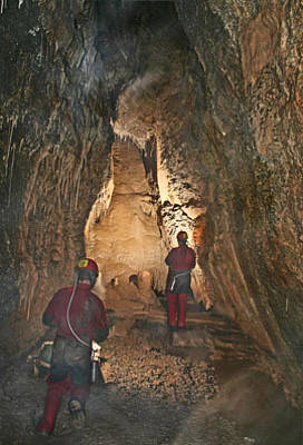 Forscher in der Hohler-Stein-Höhle