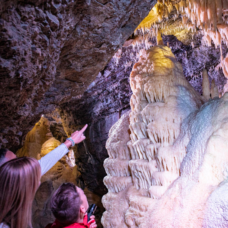 Stalagmiten in der Eberstadter Tropfsteinhöhle 