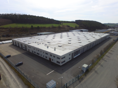 Drohnensicht der Lagerhalle