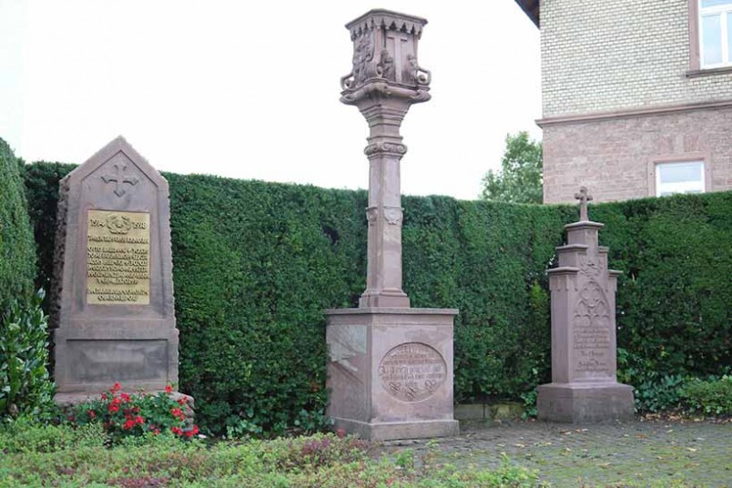 Gedenksteine in Oberneudorf Gedenksteine in Oberneudorf