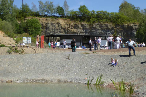 See vor dem Besucherzentrum der Tropfsteinhöhle