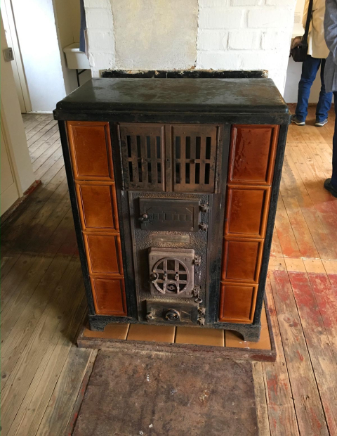 Alter Kachelofen im Eiermann Magnani Haus