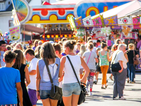 Viele Besucher auf dem Schützenmarkt