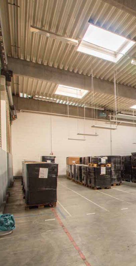 Lagerhalle mit Boxen