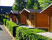 Holzhütten der Jugenderholungsanlage