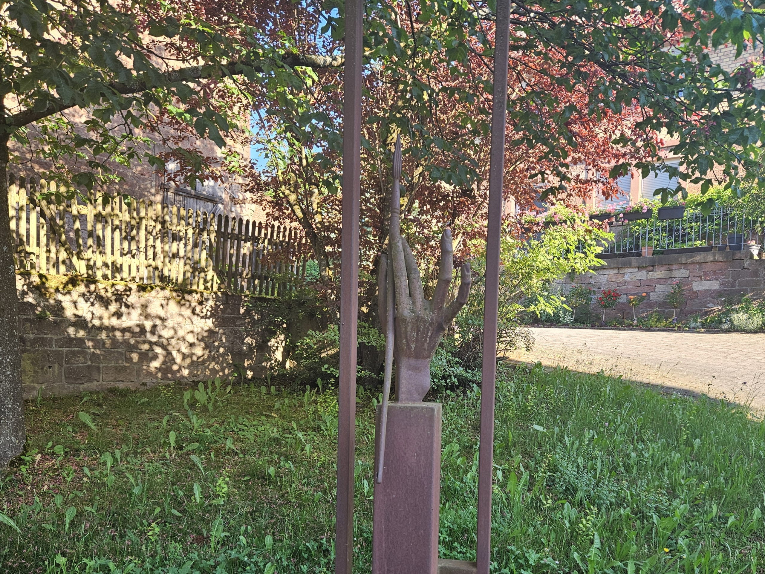 Skulptur "100 Jahre Hollerbacher Malerkolonie" von Rolf Hamleh (Foto: Stadtarchiv Buchen) Skulptur "100 Jahre Hollerbacher Malerkolonie" von Rolf Hamleh (Foto: Stadtarchiv Buchen)