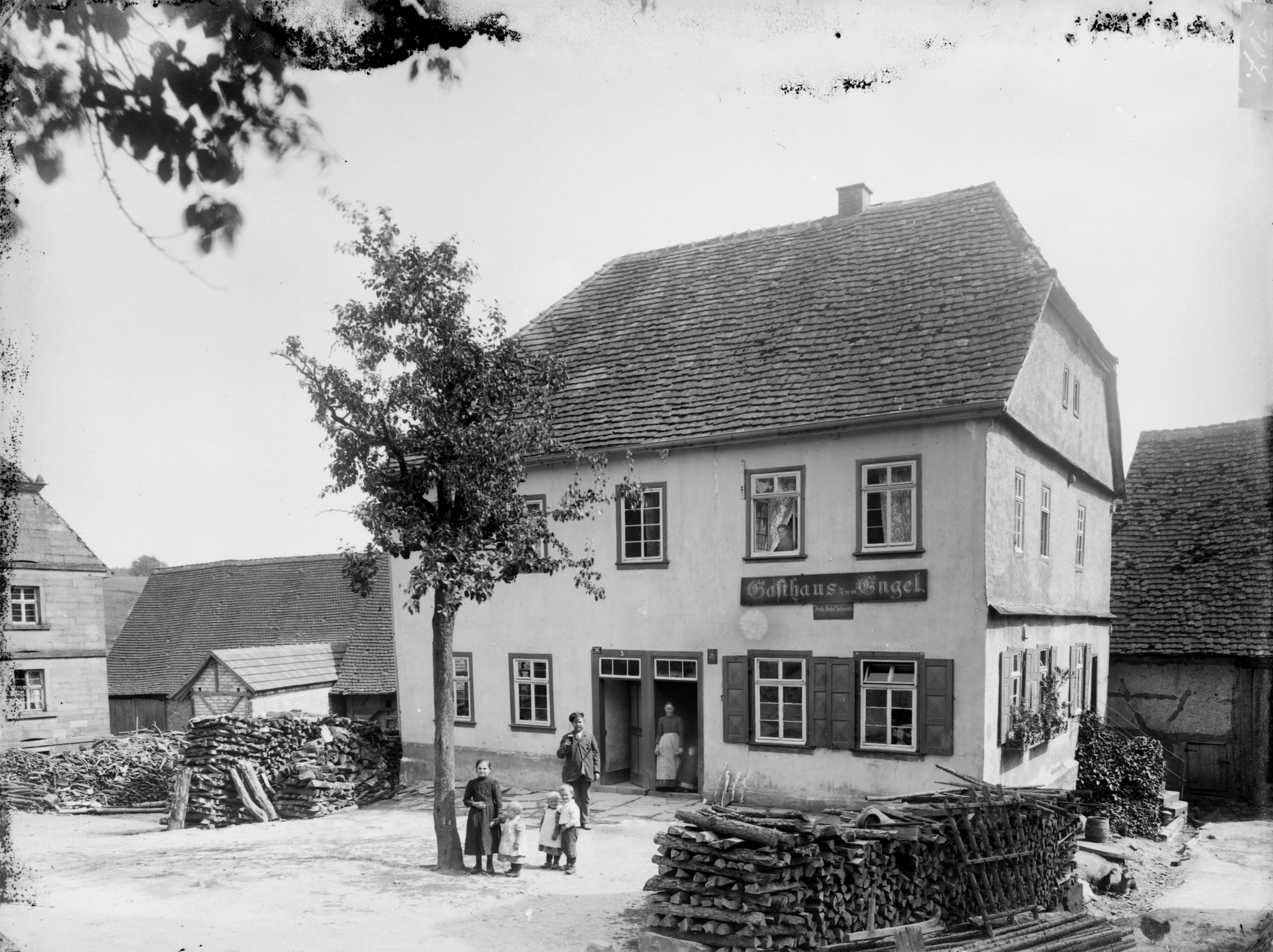 Gasthaus Engel Hollerbach um 1908 (Repro: Bezirksmuseum Bildarchiv Karl Wei&szlig;)