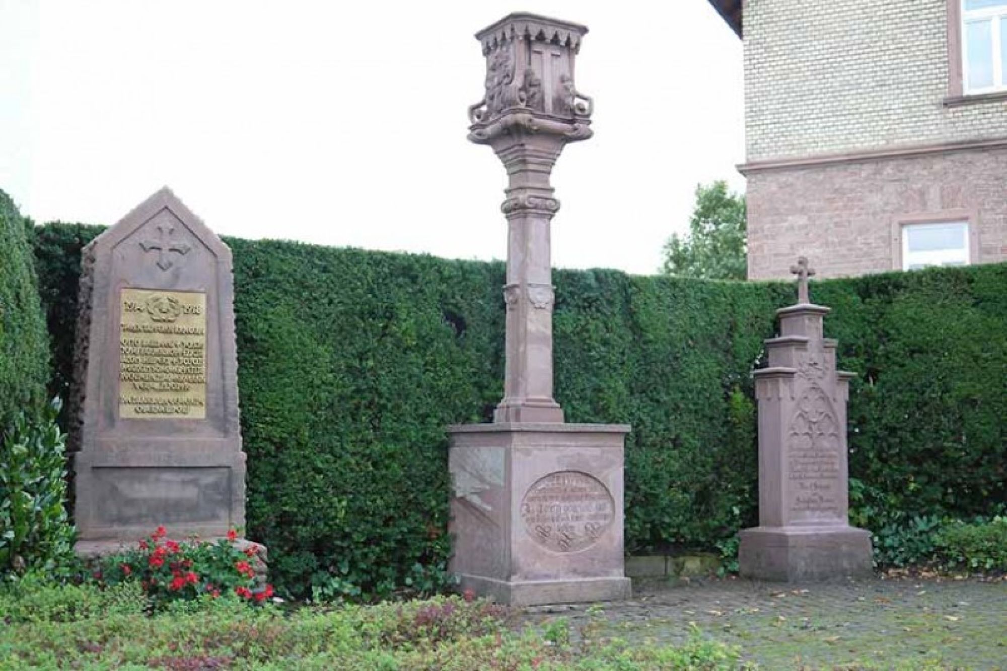 Gedenksteine in Oberneudorf Gedenksteine in Oberneudorf