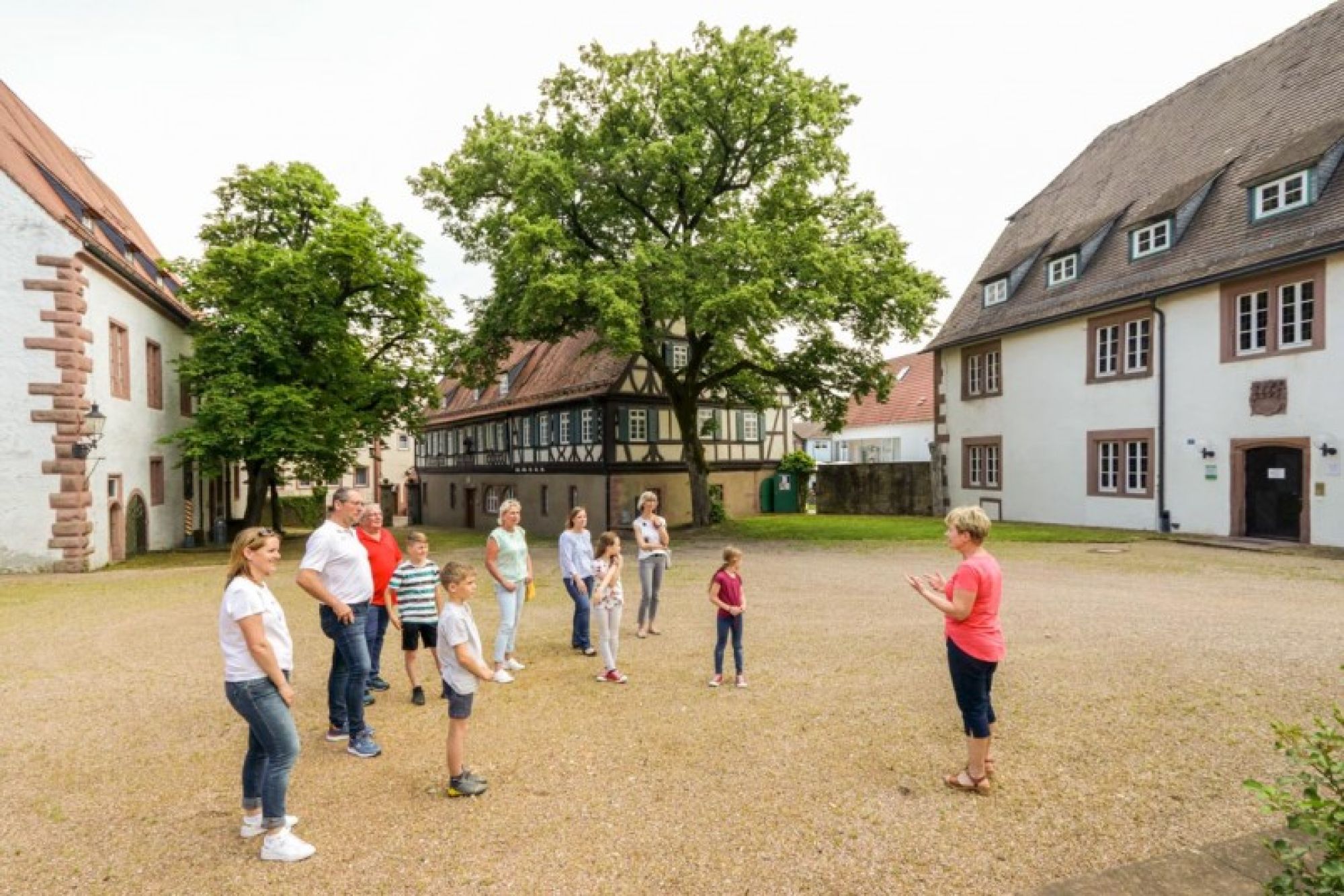Eine geführte Tour durch Buchen kann einem die schöne Stadt näher bringen. Tour durch Buchen